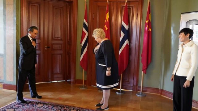 在中美陷入紧张关系之际，中国外交部长王毅在今年8月密集访问挪威、法国、意大利等国。(photo:BBC)