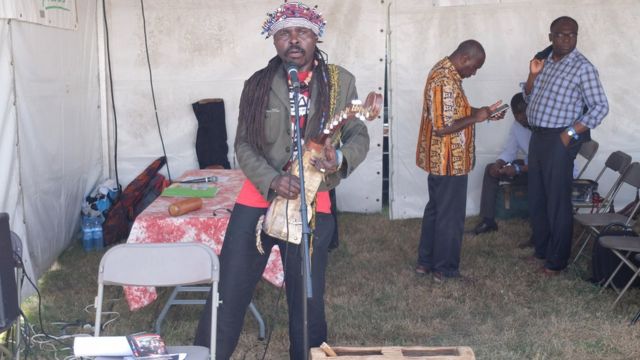 Des Africains, représentants de partis d'obédience communiste, prennent part à la Fête de l'humanité. Nadir Djennad