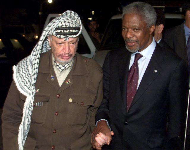 Palestinian President Yasser Arafat walks with U.N. Secretary General Kofi Annan"s after they concluded talks in Gaza