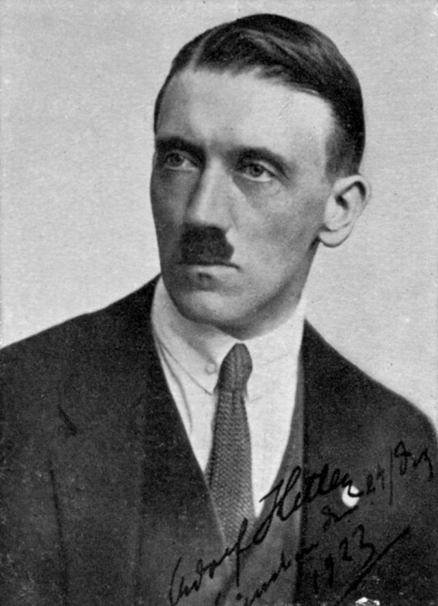 Un ritratto di Adolf Hitler nel 1923. All'età di 34 anni, era il capo del Partito nazionalsocialista dei lavoratori tedeschi.