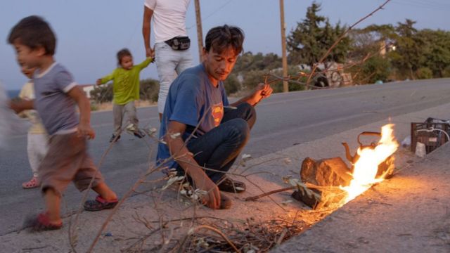 Göçmenler Ege'deki Yunan adalarında yaşam mücadelesi veriyor.