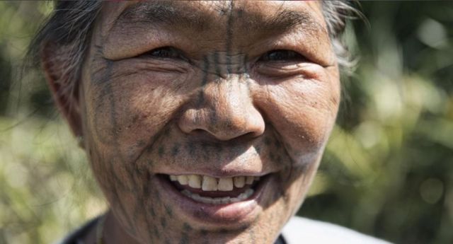 Perempuan Perempuan Myanmar Dengan Tradisi Tato Wajah Bbc News Indonesia