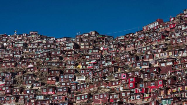 Log cabins at Larung Gar