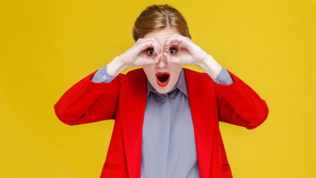Mujer sorprendida