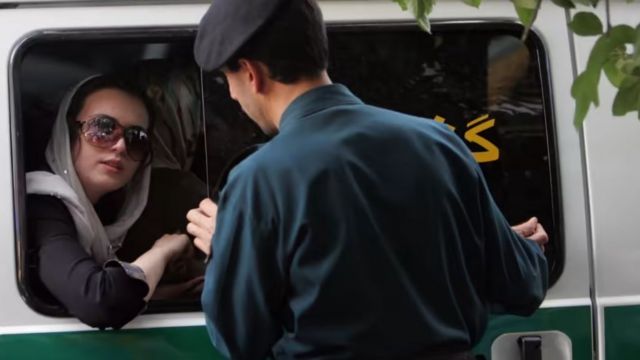 شرطة الأخلاق تراقب النساء في إيران