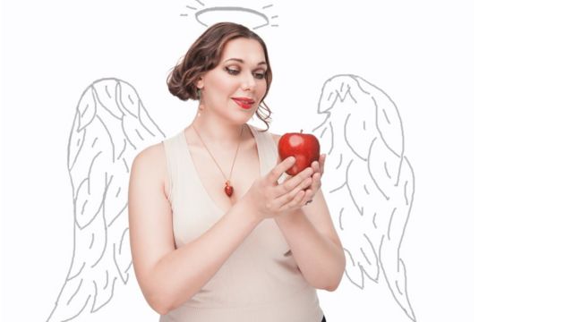 Mujer con manzana