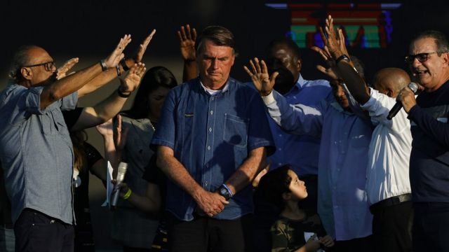 TikTokers evangélicos apoiam Bolsonaro, enquanto Lula tenta