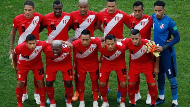 El equipo titular de Perú frente a Australia.