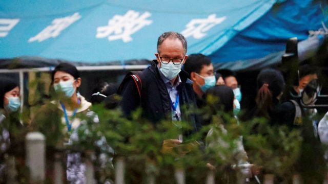 Members of the WHO traceability team left the Hubei Provincial Hospital for Integrated Traditional Chinese and Western Medicine.