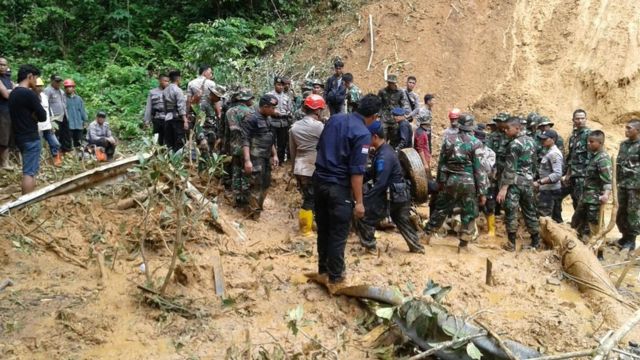 Banjir Dan Longsor Sumbar: Lima Tewas Ratusan Rumah Hancur - BBC News ...