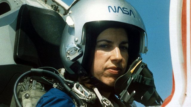 Ellen Ochoa durante un entrenamiento antes de viajar al espacio.