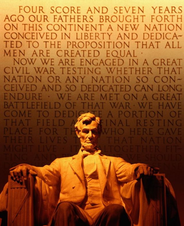 مجسمه آبراهام لینکن شانزدهمین رئیس‌جمهور آمریکا