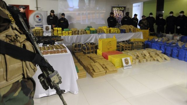 Armas y marihuana incautadas en Paraguay