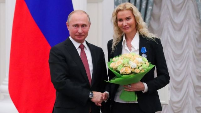 Eteri Tutberidze foi condecorada pelo presidente russo Vladimir Putin