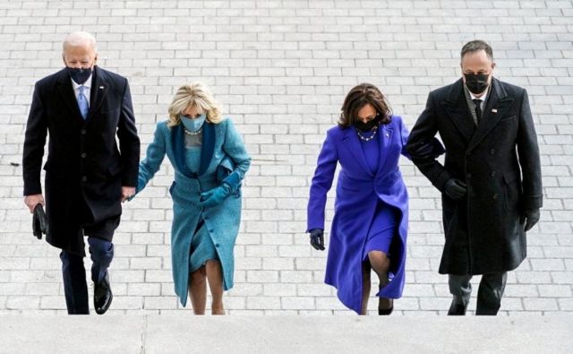 Joe Biden, Jill Biden, Kamala Harris y Doug Emhoff durante la ceremonia de toma de posesión presidencial el 20 de enero de 2021.