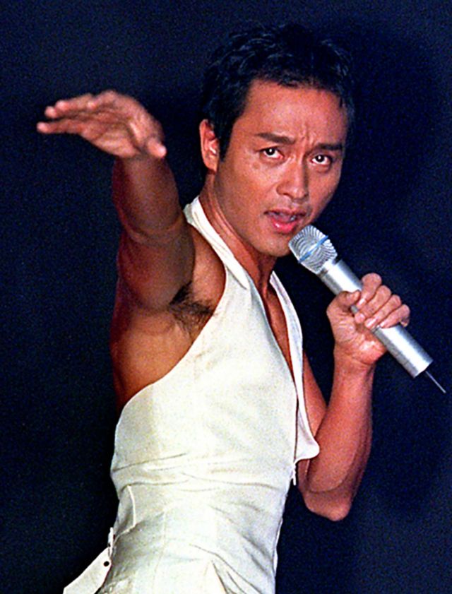 Hong Kong's king of pop, singer Leslie Cheung performs on the stage during a concert at Shanghai Stadium late 16 September 2000
