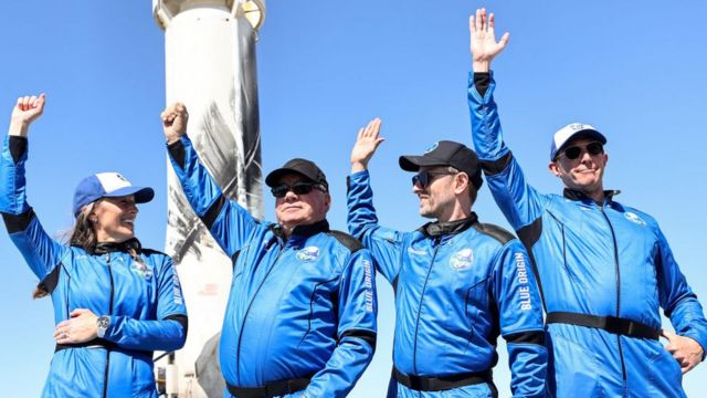 Crew of the second space flight of the Blue Origins company.