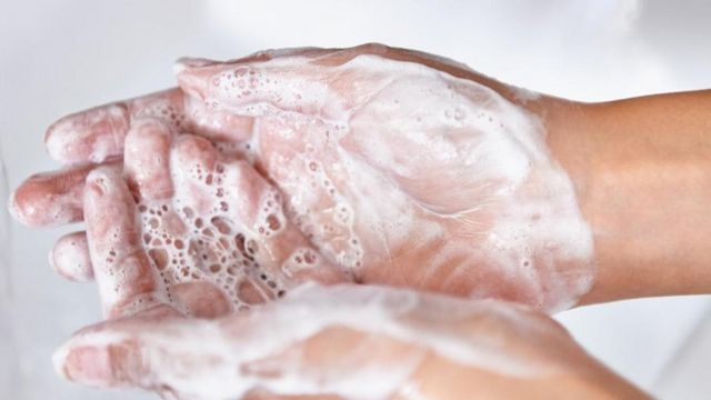 Có rất nhiều cuộc tranh luận xung quanh cách rửa tay.