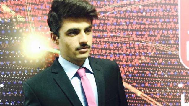 अरशद चाय वाला बना सूट बूट वाला