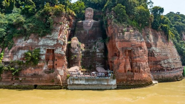 The base of the Leshan Giant Buddha in Sichuan is exposed due to the falling water level of the river (Xinhua News Agency Photo 23/8/2022)