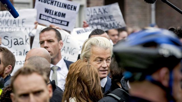 Wilders, protestocular ve polis.