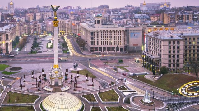 Praça da independência Maidan Nezalezhnosti em Kiev