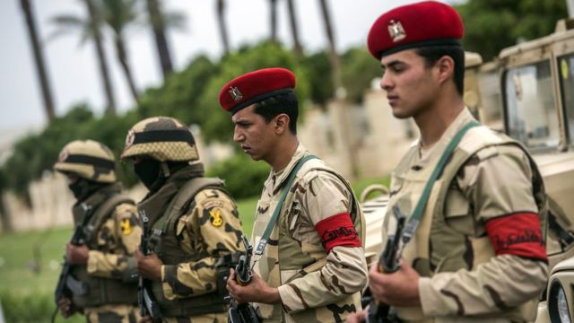 جنود أثناء تأمين مؤتمر في شرم الشيخ - مارس 2016