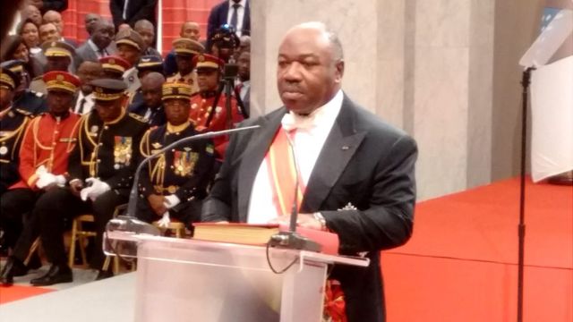 Le président Ali Bongo a été investi mardi 27 septembre 2016 au palais présidentiel du bord de mer, à Libreville
