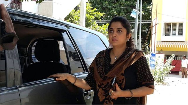 సినీనటి రమ్యకృష్ణ
