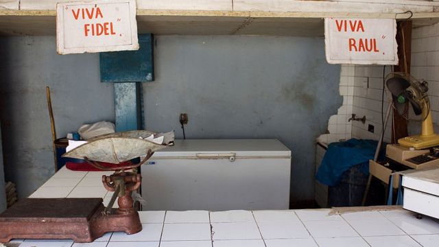 Un centro de distribución de alimentos en Cuba