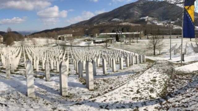 1995'te Srebrenitza'da 8 bin Boşnak sivil Sırplar tarafından öldürülmüştü