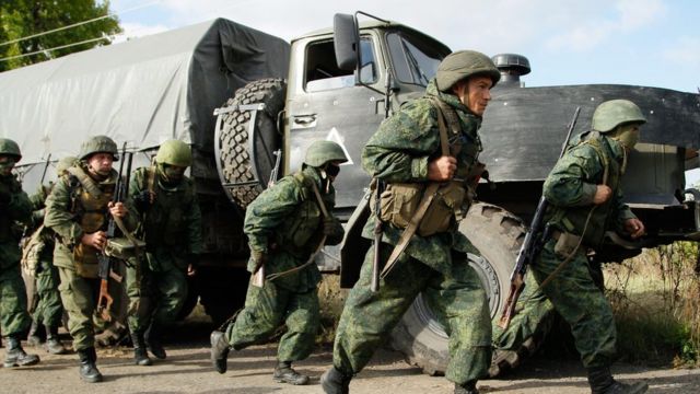 Озброєні бойовики чи російські військові на Донбасі