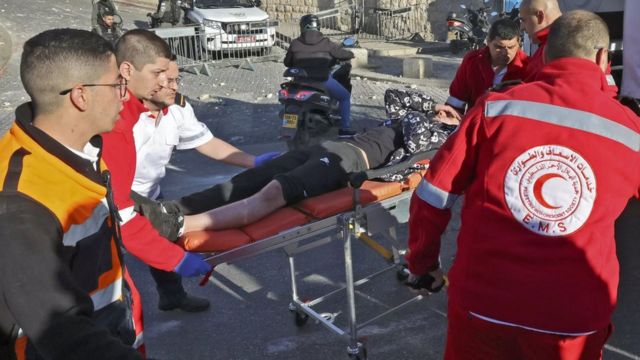 الهلال الأحمر الفلسطيني يقول إن ما لا يقل عن 152 فلسطينيا أصيبوا في الاشتباكات