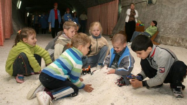 Дети в соляном санатории