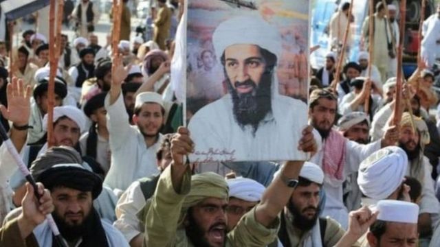 مظاهرات مناوئة للأمريكيين في باكستان عقب مصرع بن لادن عام 2011