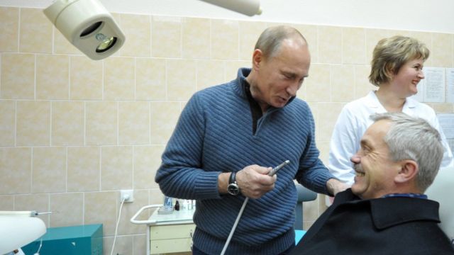 Медицина в Белгородской области: Путин в 2011 году посещал местную больницу и усадил губернатора в стоматологическое кресло