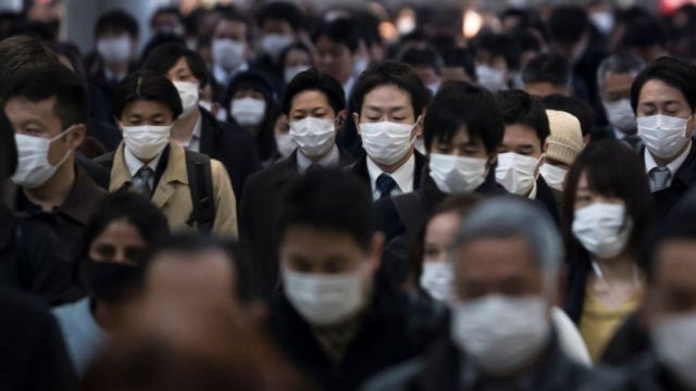 Japón con una máscara
