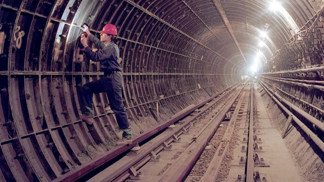 உலகத்தின் சாலைகள் அனைத்தும் நிலத்தடிக்கு மாற்றப்பட்டால் எப்படியிருக்கும்?