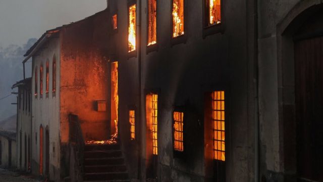 A house burns in Moinhos village, Lousa, Portugal 15/10/2017