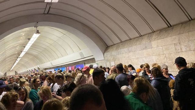 киїське метро під час ракетної атаки