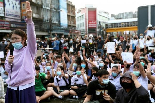Pro-democracy protesters show the three-finger salute during an anti-government protest, in Bangkok, Thailand October 19, 2020.