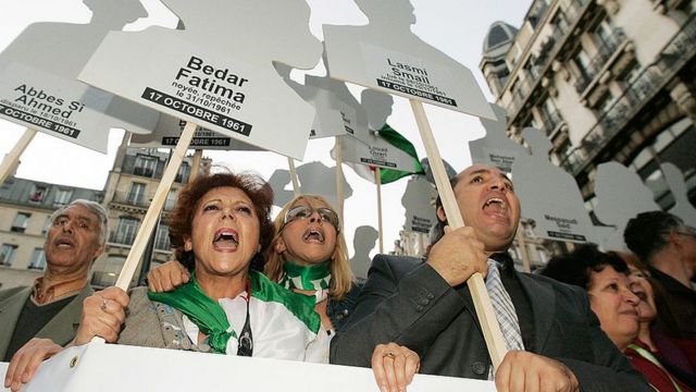 ১৭ই অক্টোবর শান্তিপূর্ণ সমাবেশে পুলিশের হাতে নির্মম গণহত্যায় নিহতদের স্মৃতির প্রতি শ্রদ্ধা জানিয়ে প্যারিসে প্রতিবাদ বিক্ষোভ অনুষ্ঠিত হয় গণহত্যার বার্ষিকীতে- ১৭ই অক্টোবর ২০১১