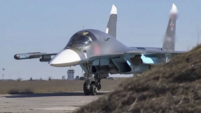 російський літак в Україні перед ударом по "Азовсталі"