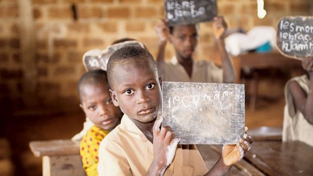Des élèves dans une classe de l'école d'Adomé au Bénin