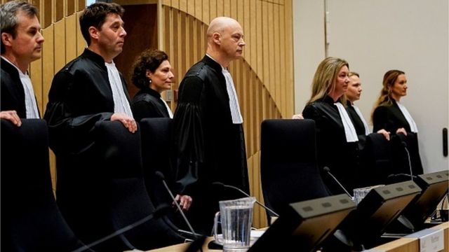 "Судовий процес у Нідерландах конче необхідний, адже він не тільки дасть відчуття завершеності родичам загиблих, але й змусить вголос розповісти правду", - пише Telegraph