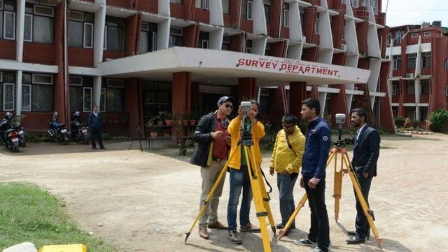 නේපාලයේ මිනින්දෝරු කණ්ඩායම පසුගිය වසරේ කඳු මුදුනට ගොස් සිය කාර්යය නිම කළේය