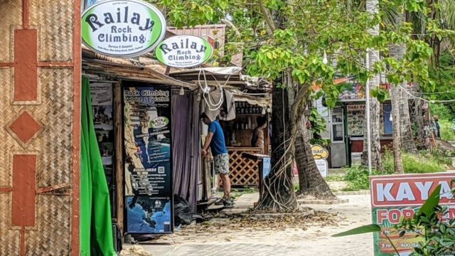 Một xóm biển ở Railay Beach, Krabi, Thái Lan