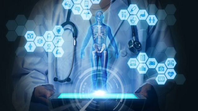 هل تغنينا التكنولوجيا الرقمية عن الأطباء تماما؟ - BBC News عربي