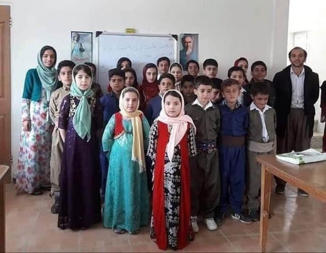 زهرة محمدي مع طلابها