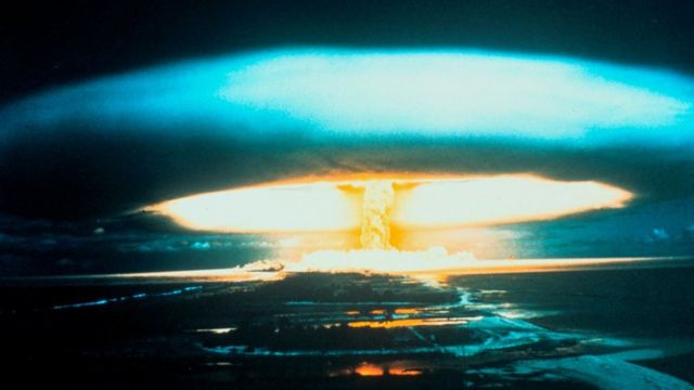 Взрыв термоядерного заряда мощностью 15 мегатонн на атолле Бикини 1 марта 1954 г.